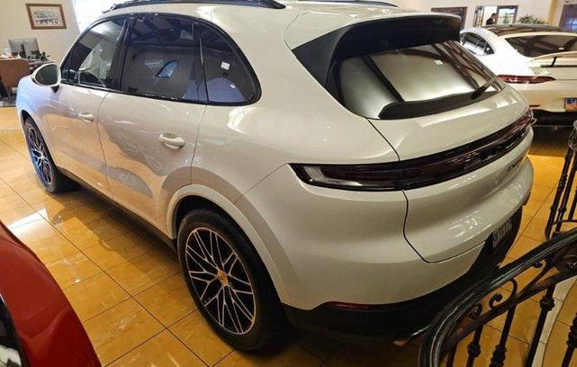 Photo of 2024 White Porsche Cayenne