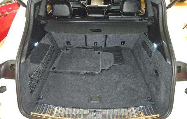 Photo of 2024 White Porsche Cayenne