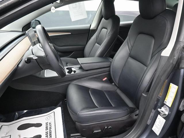 Photo of 2023 Gray Tesla Model 3