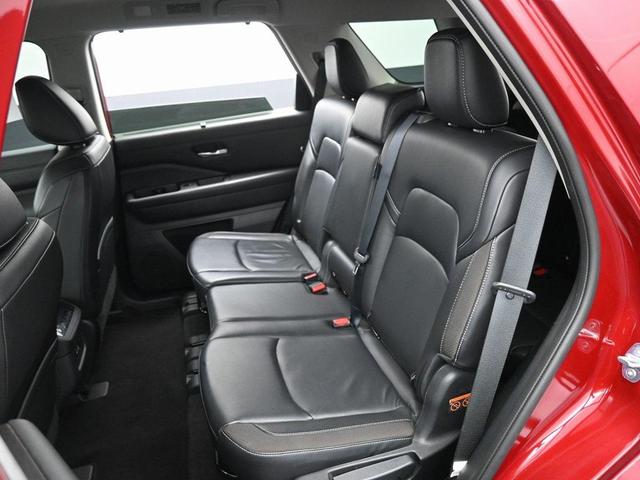 Photo of 2023 Scarlet Ember Tintcoat Nissan Pathfinder
