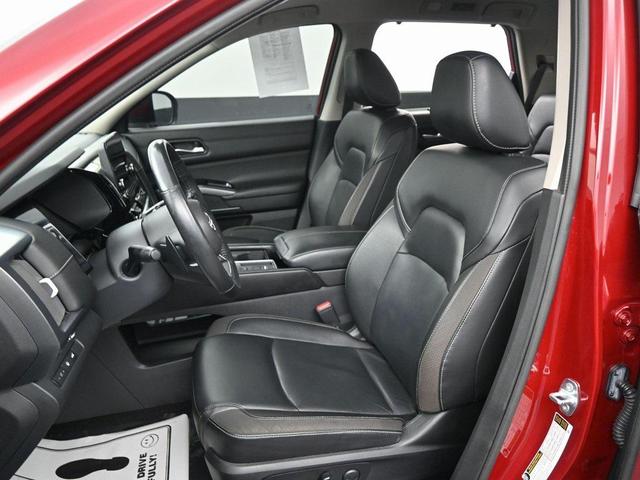 Photo of 2023 Scarlet Ember Tintcoat Nissan Pathfinder