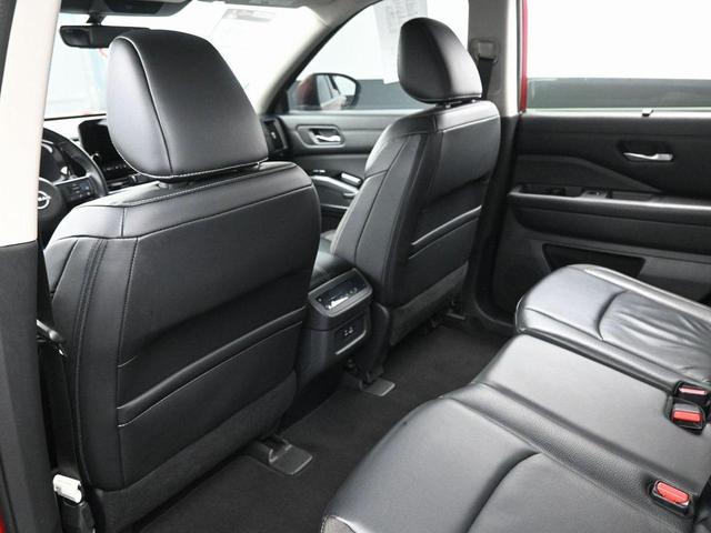 Photo of 2023 Scarlet Ember Tintcoat Nissan Pathfinder