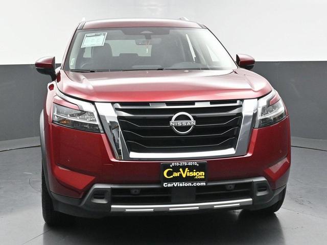 Photo of 2023 Scarlet Ember Tintcoat Nissan Pathfinder