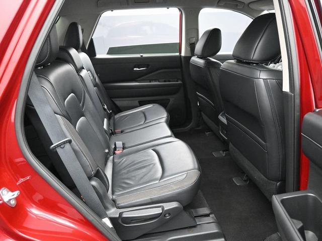 Photo of 2023 Scarlet Ember Tintcoat Nissan Pathfinder