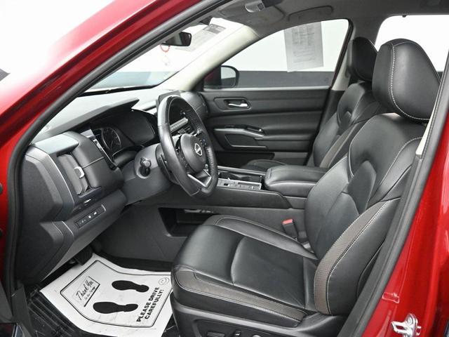 Photo of 2023 Scarlet Ember Tintcoat Nissan Pathfinder