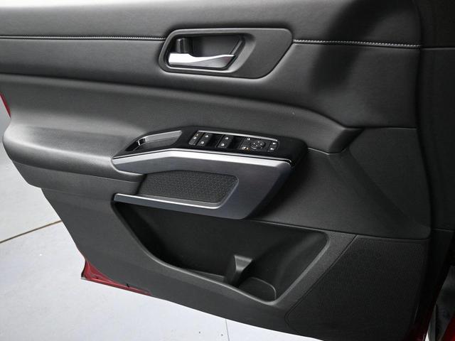 Photo of 2023 Scarlet Ember Tintcoat Nissan Pathfinder