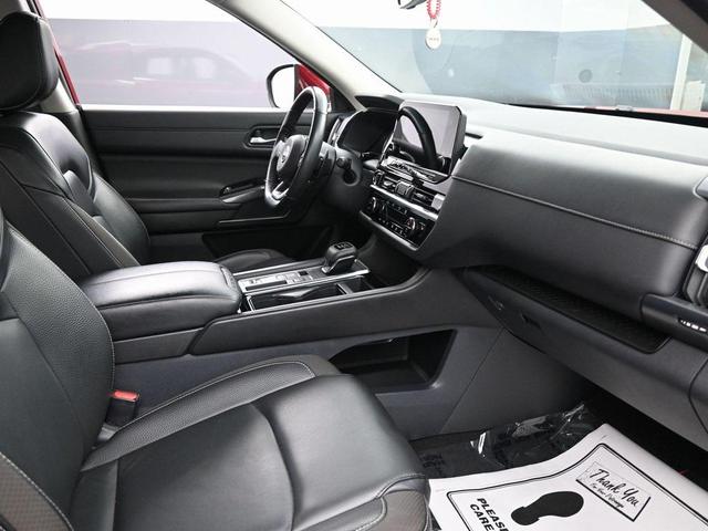 Photo of 2023 Scarlet Ember Tintcoat Nissan Pathfinder