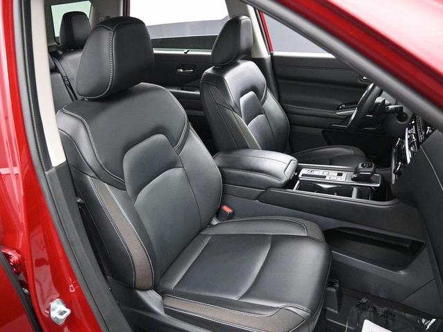 Photo of 2023 Scarlet Ember Tintcoat Nissan Pathfinder