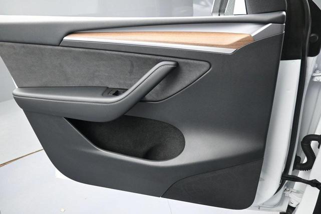 Photo of 2023 Pearl White Multi-Coat Tesla Model Y