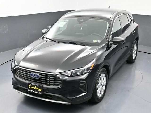 Photo of 2023 Black Metallic Ford Escape