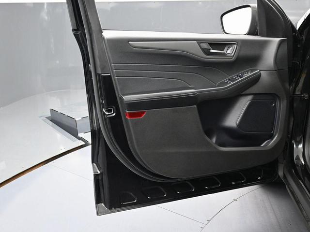 Photo of 2023 Black Metallic Ford Escape