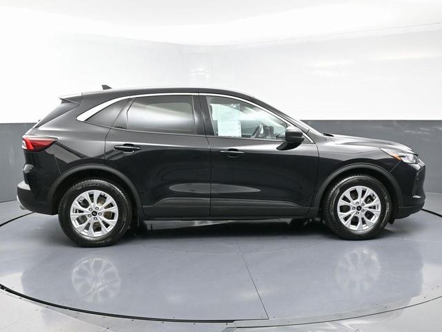Photo of 2023 Black Metallic Ford Escape