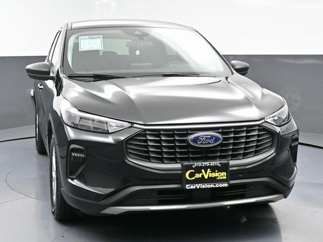 Photo of 2023 Black Metallic Ford Escape