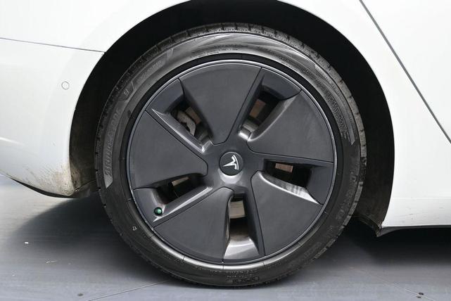 Photo of 2021 Pearl White Multi-Coat Tesla Model 3