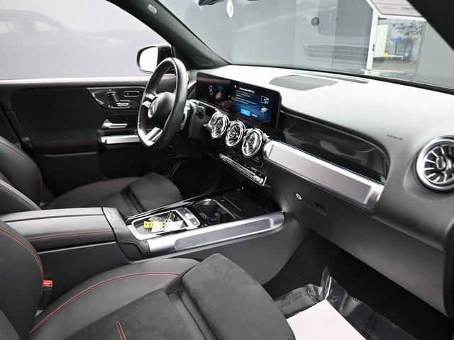 Photo of 2024 Black Mercedes-Benz GLB 250