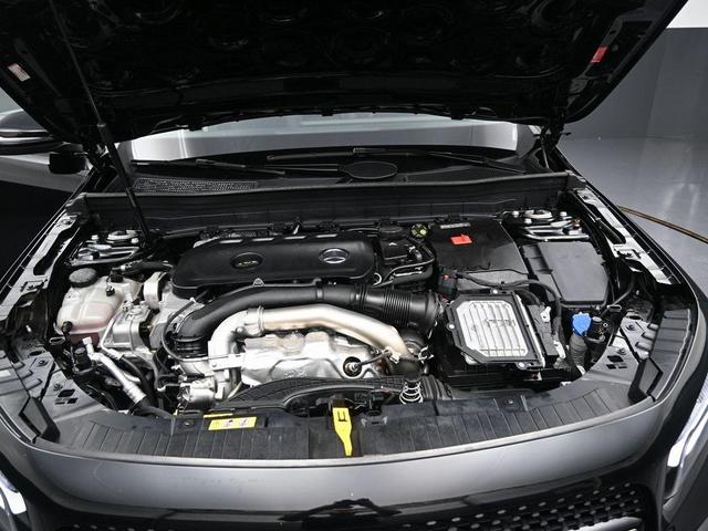 Photo of 2024 Black Mercedes-Benz GLB 250