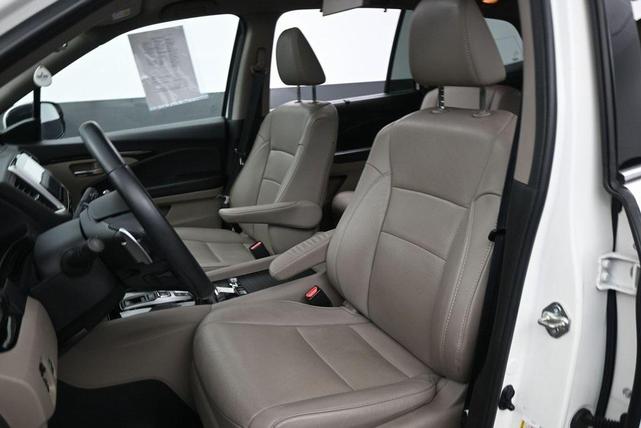 Photo of 2018 White Diamond Pearl Honda Pilot