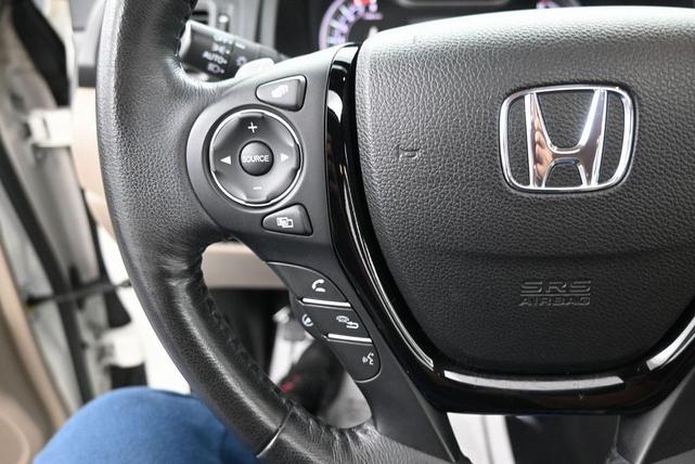 Photo of 2018 White Diamond Pearl Honda Pilot