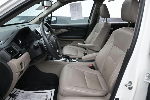 Photo of 2018 White Diamond Pearl Honda Pilot