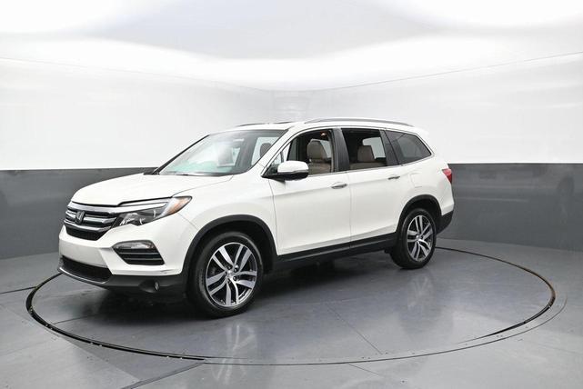 Photo of 2018 White Diamond Pearl Honda Pilot