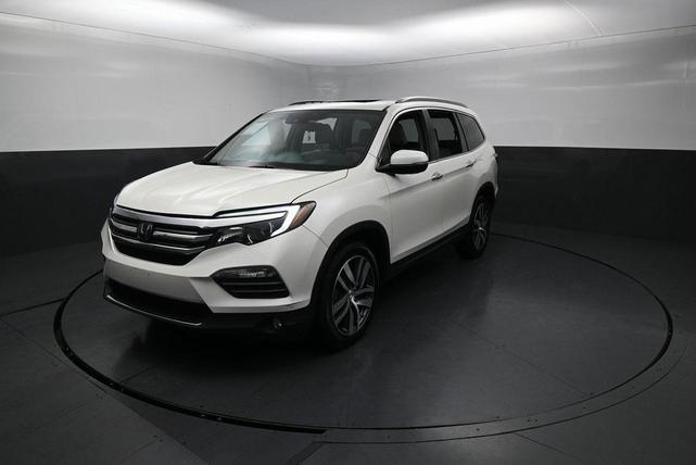 Photo of 2018 White Diamond Pearl Honda Pilot