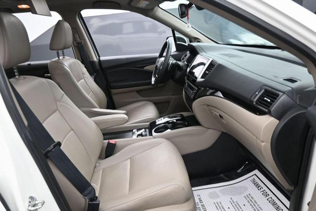 Photo of 2018 White Diamond Pearl Honda Pilot