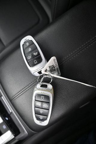 Photo of 2024 Phantom Black Hyundai SANTA CRUZ