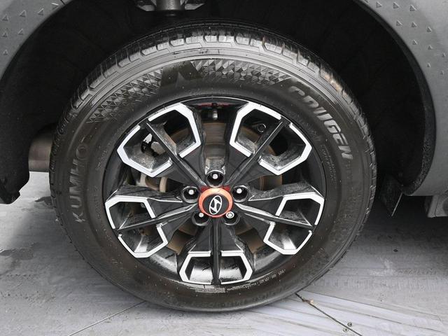 Photo of 2024 Phantom Black Hyundai SANTA CRUZ