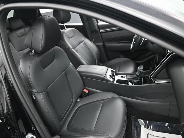 Photo of 2024 Phantom Black Hyundai SANTA CRUZ
