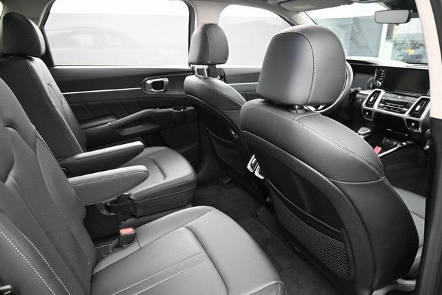 Photo of 2023 Wolf Gray Kia Sorento