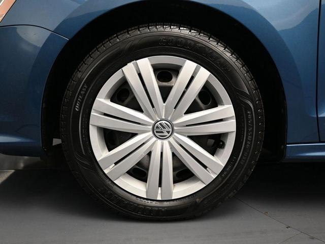 Photo of 2017 Blue Metallic Volkswagen Jetta
