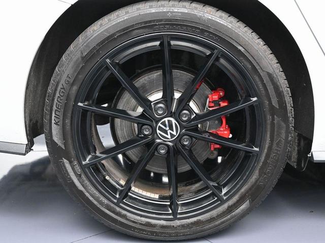 Photo of 2024 Pure White Volkswagen Jetta GLI