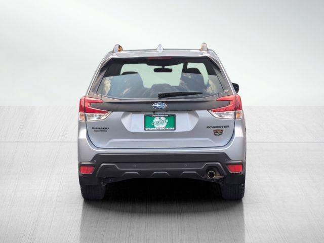 Photo of 2022 Ice Silver Metallic Subaru Forester
