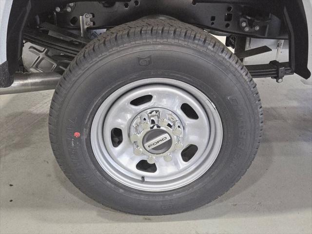Photo of 2025 Oxford White Ford F-350