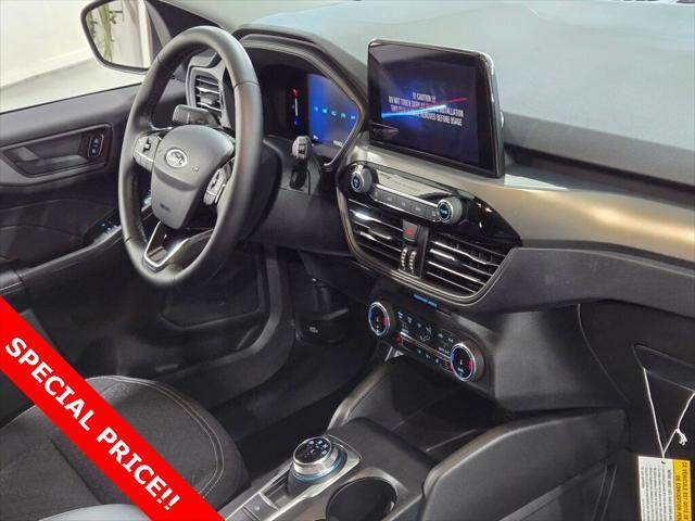 Photo of 2025 Oxford White Ford Escape