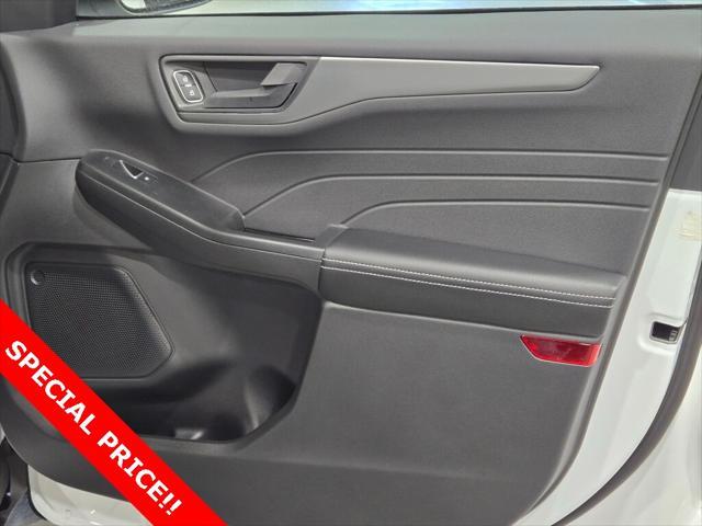 Photo of 2025 Oxford White Ford Escape