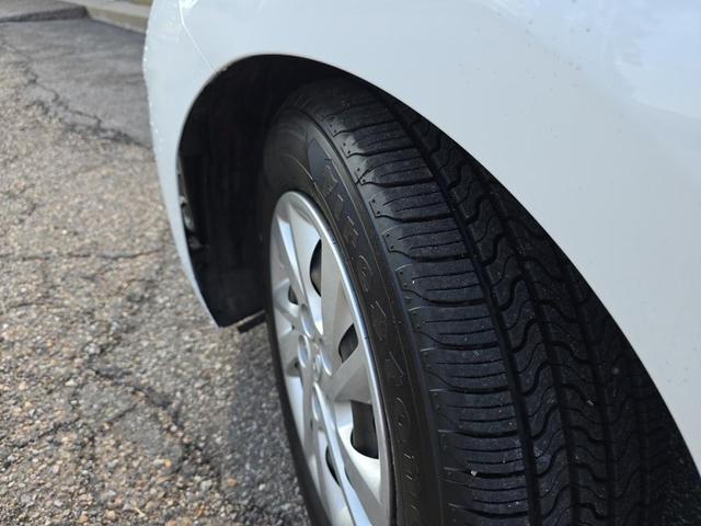 Photo of 2019 Quartz White Pearl Hyundai ELANTRA