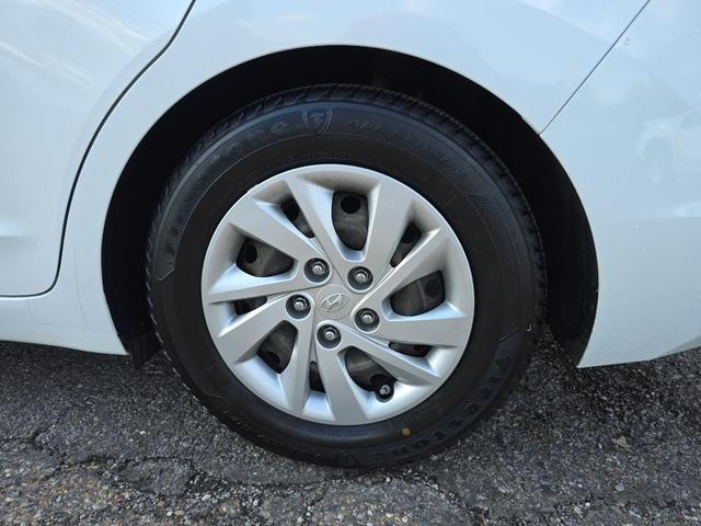 Photo of 2019 Quartz White Pearl Hyundai ELANTRA