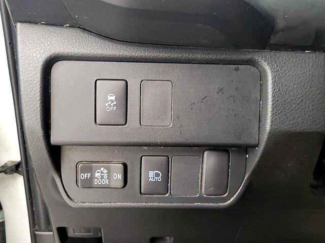 Photo of 2022 White Toyota Tacoma