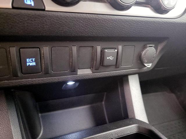 Photo of 2022 White Toyota Tacoma