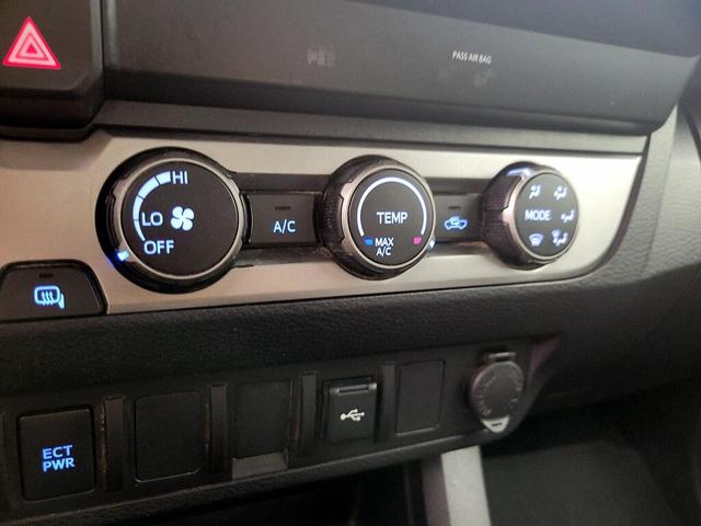 Photo of 2022 White Toyota Tacoma