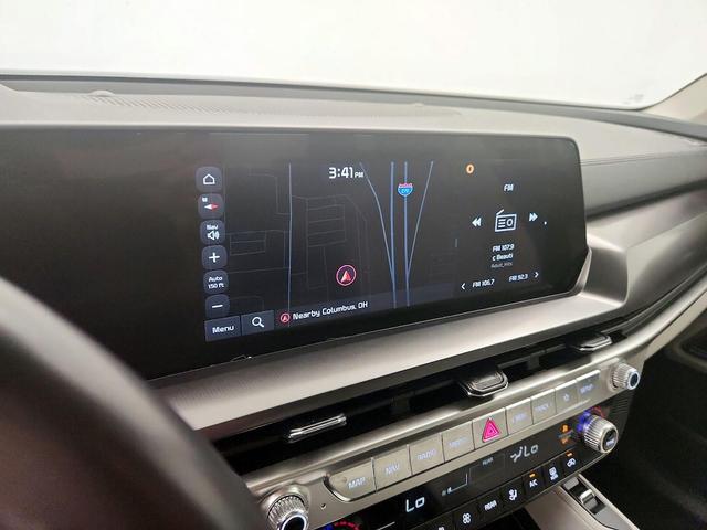 Photo of 2023 White Kia Telluride