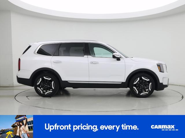 Photo of 2023 White Kia Telluride