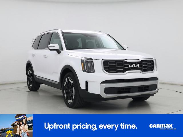 Photo of 2023 White Kia Telluride