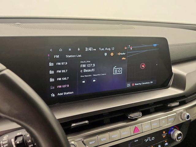 Photo of 2023 White Kia Telluride