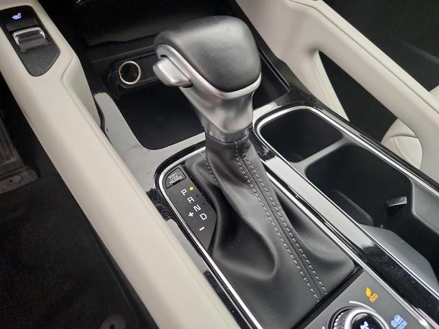 Photo of 2023 White Kia Telluride