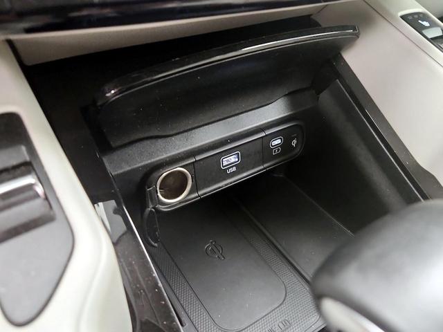 Photo of 2023 White Kia Telluride