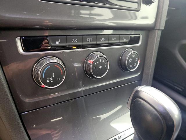 Photo of 2017 White Volkswagen Golf Alltrack