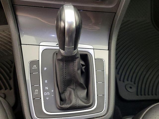 Photo of 2017 White Volkswagen Golf Alltrack