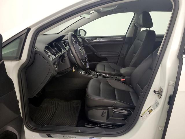 Photo of 2017 White Volkswagen Golf Alltrack